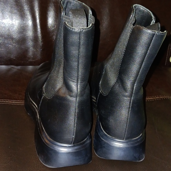 Stuart Weitzman boots size 6b - Picture 7 of 13
